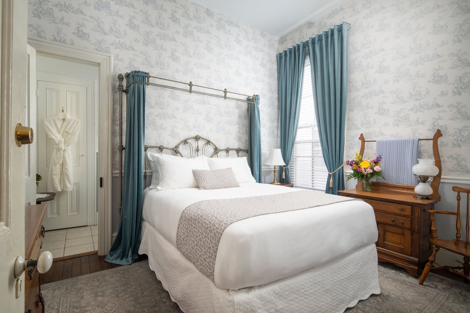 Columbia Room bedroom